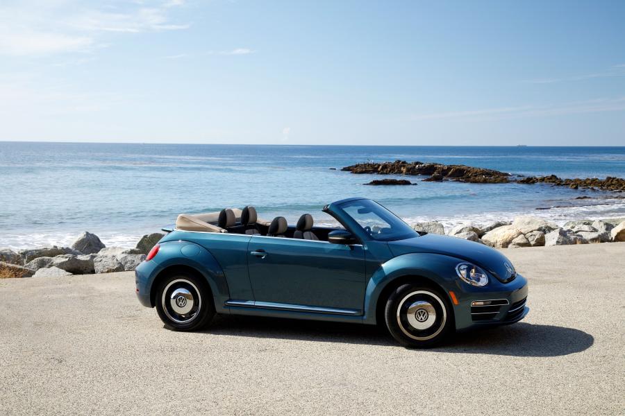  Volkswagen Beetle Turbo Convertible 2016 года  (NA) (фото 11 из 15)
